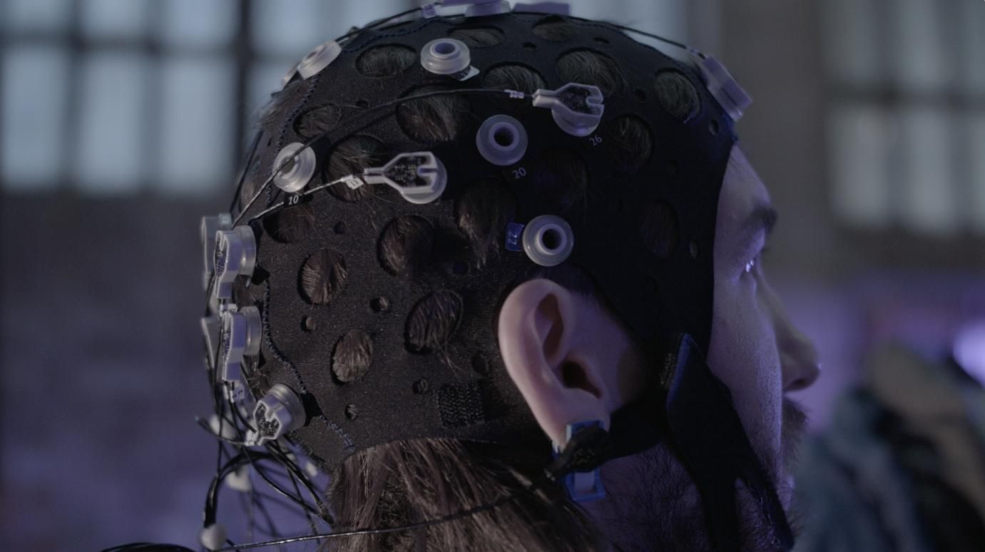 Lectura d’ones cerebrals (EEG) aplicades al New Media Art. Hacking d’un Neurosky.