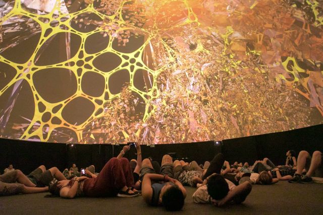 Ambiente Inmersivo :: Creación de Contenido para Fulldome, Mapping y Multiproyección